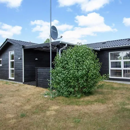 Holiday home Eilert - 250m From The Sea In Ne Jutland By Interhome *